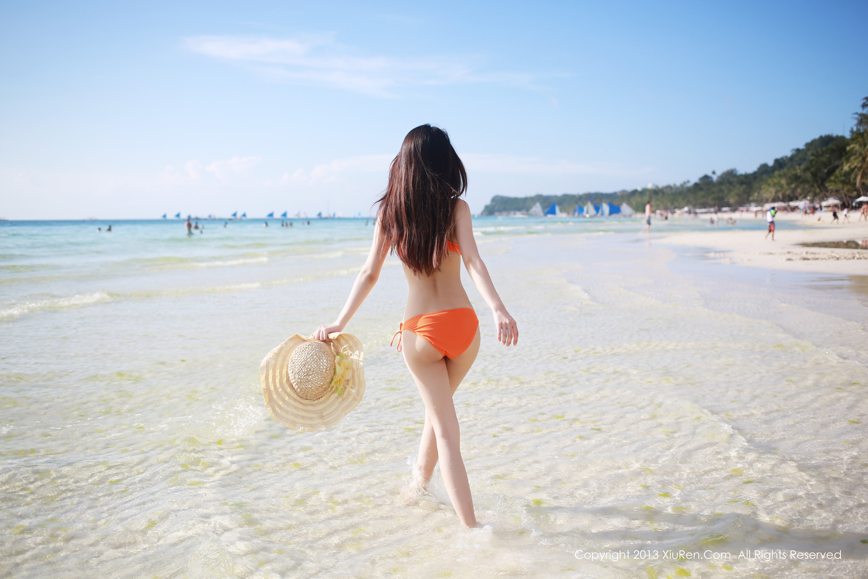 Полные гол на пляже. Азиатские девушки на пляже. Девушка на пляже спиной. Кореянки на пляже. Пляжи Японии с девушками.
